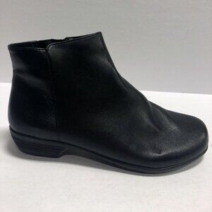 Walking Cradles Women’s Ezra Black Zip Ankle Boot 7.5M